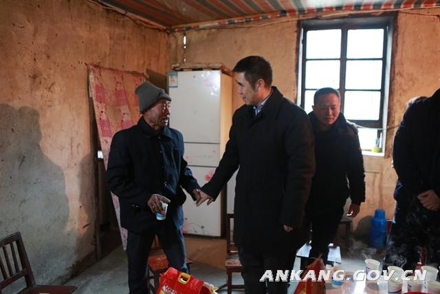 中国建设银行副行长章更生来安康调研脱贫攻坚工作