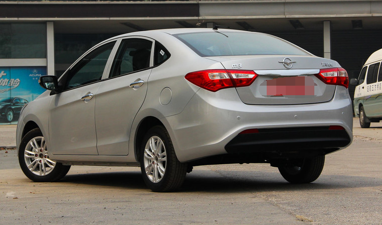 海马汽车-海马m3,运动感强烈,是不少年轻人的选择