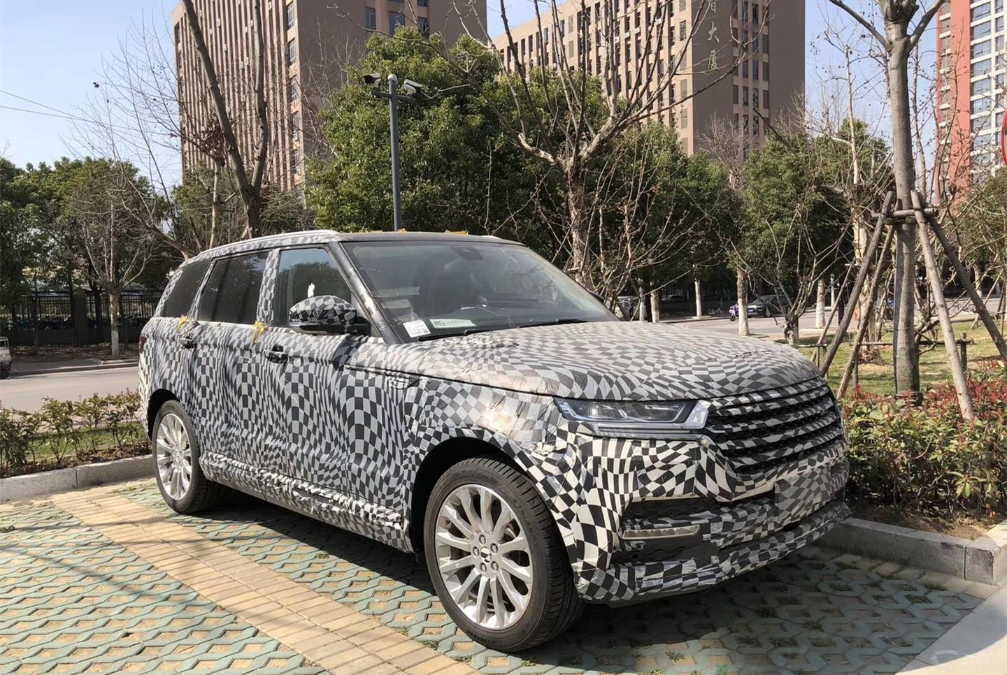 众泰皮尺部强势回归?高仿路虎揽胜实车亮相