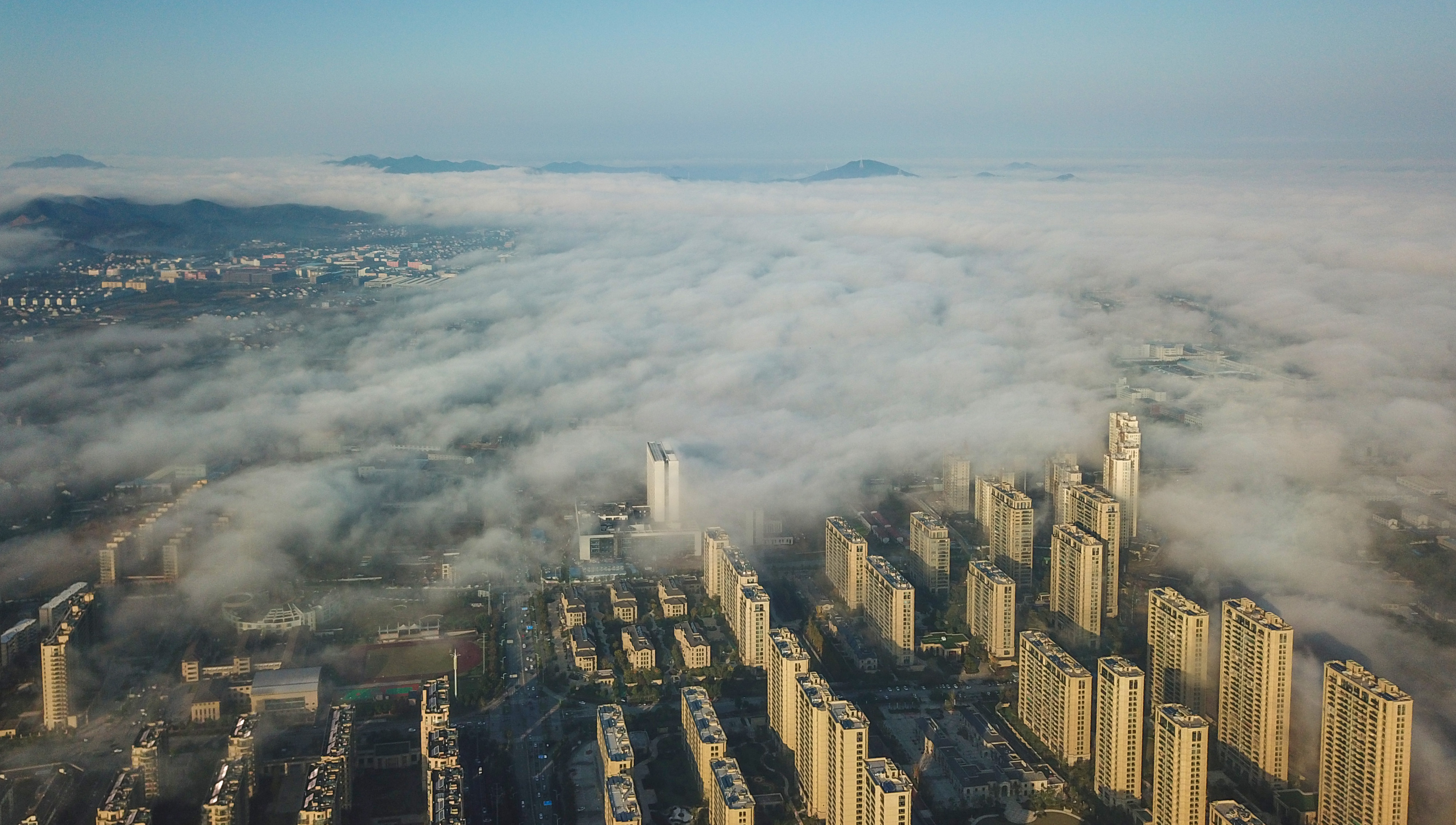 浙江余姚现平流雾景观