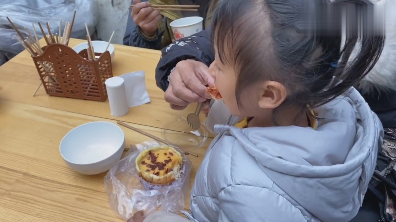 冬天的早餐,卖汤圆的居然占一半,4毛钱一个,我还是吃了包面