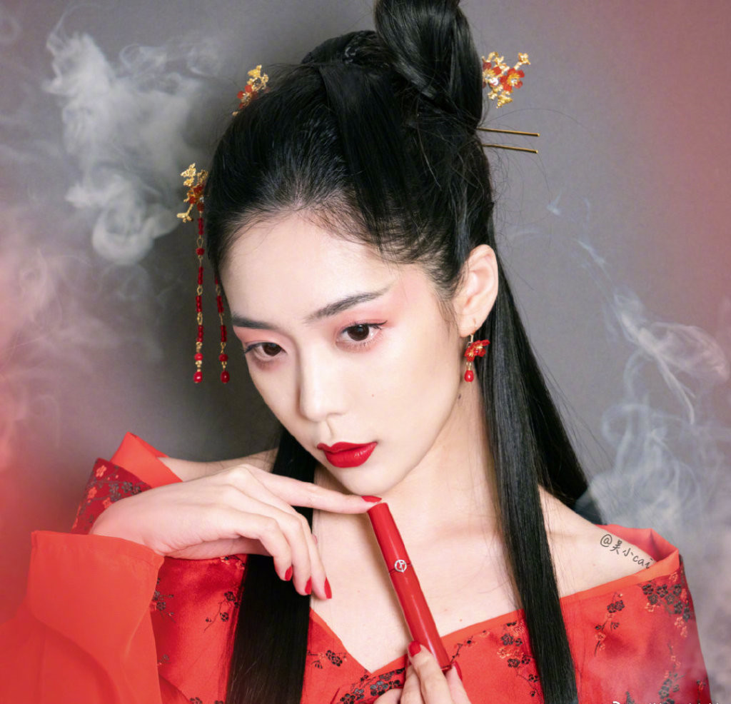 女网友仿钟楚曦"聂小倩妆,效果出来后竟比原版还要美?心动了