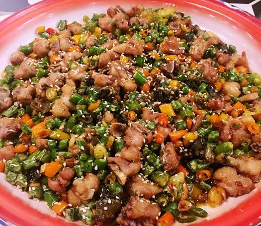 岭南正宗螺蛳鸡,吃一口就忘不了,鲜香劲辣,不吃辣的最好少吃!