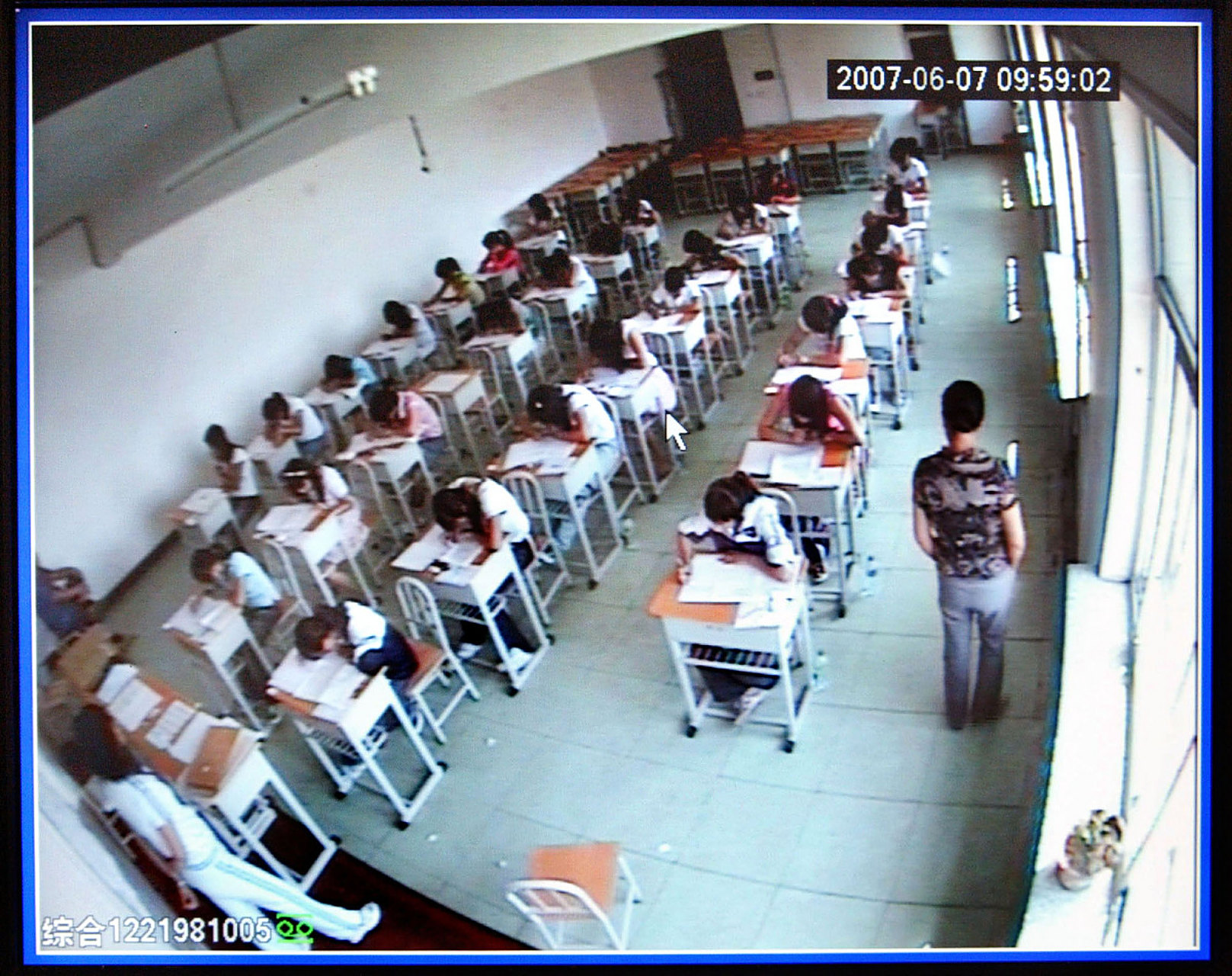 保定学院因摄像头满布教室而引发热议