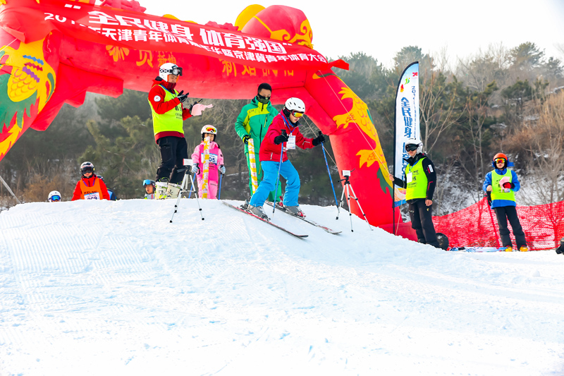 天津青年宫成功举办青年体育嘉年华滑雪比赛