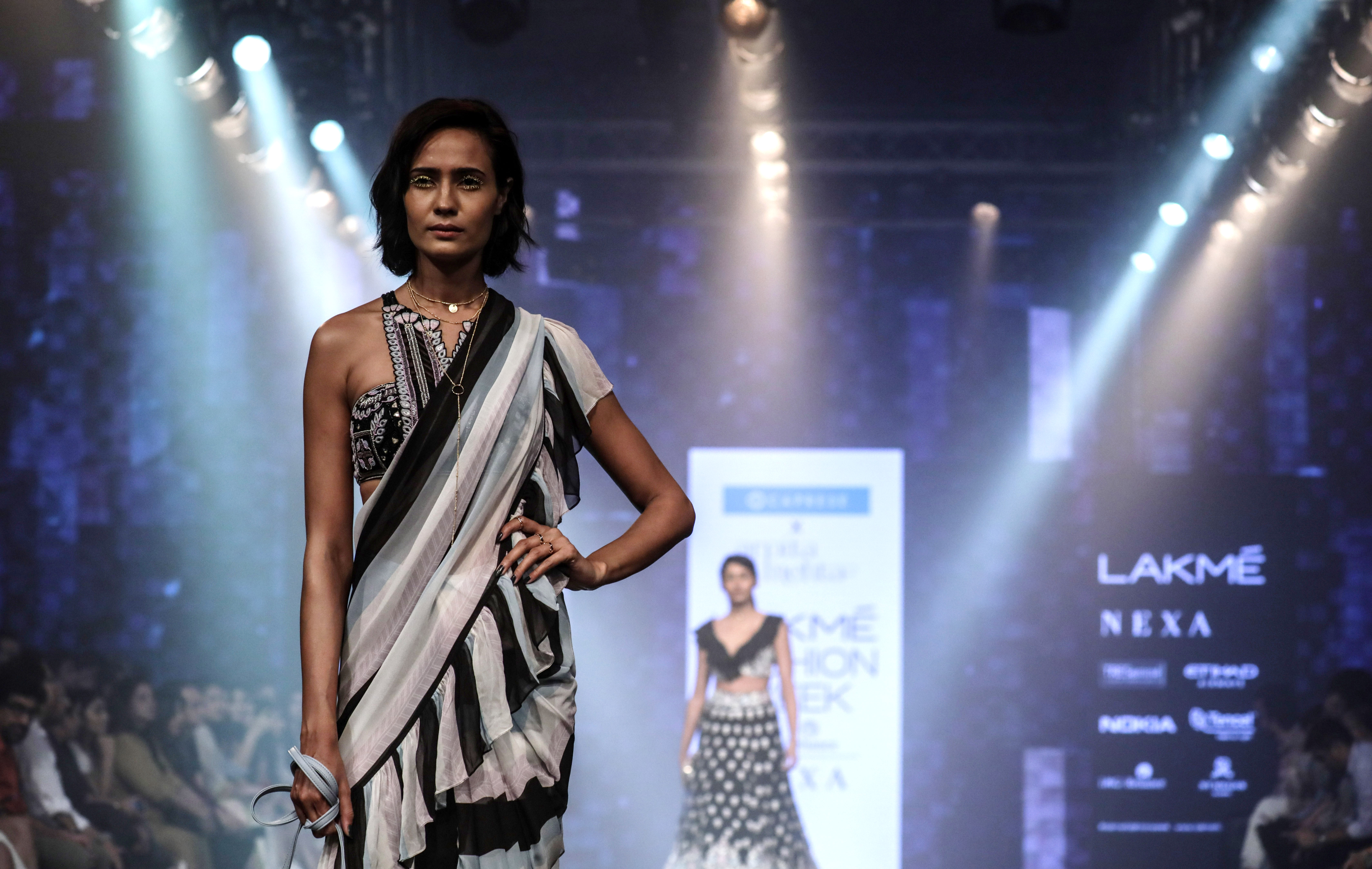 印度拉克美时装周——设计师阿尔皮塔·梅赫塔作品时装秀(12)