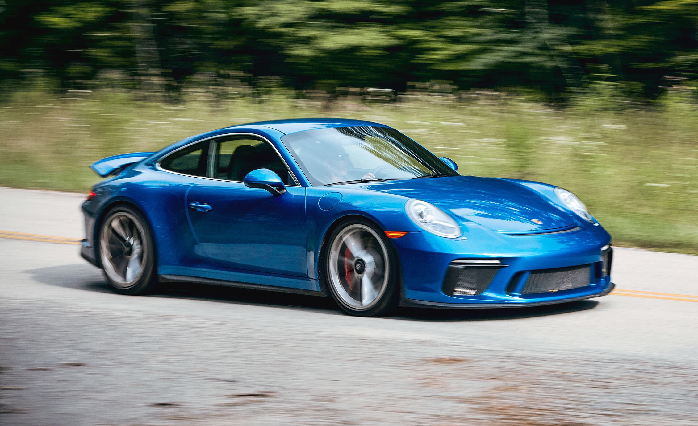 跑车摄影:阿斯顿马丁 vantage与保时捷 911 gt3