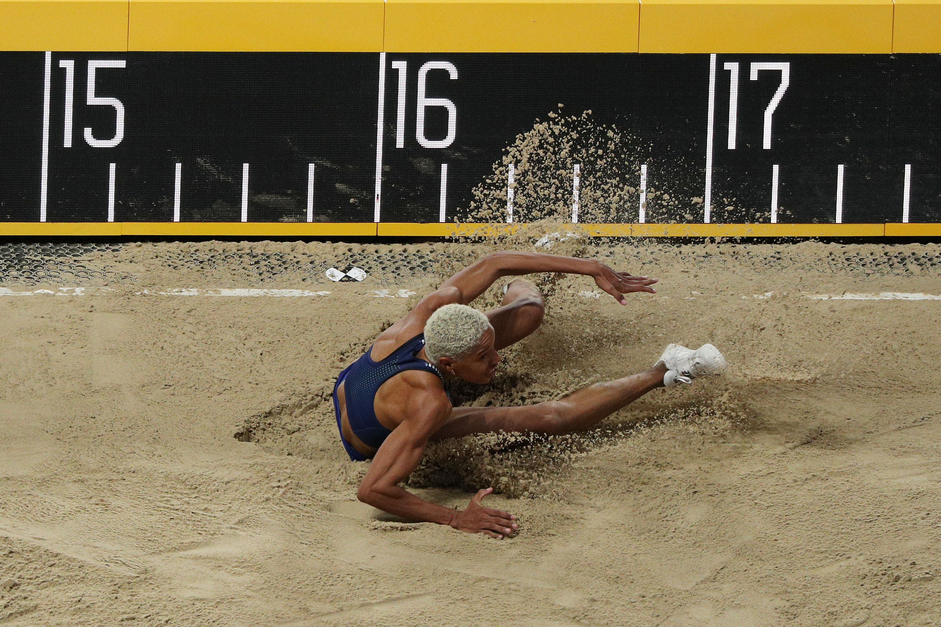 田径——女子三级跳远决赛赛况(1)