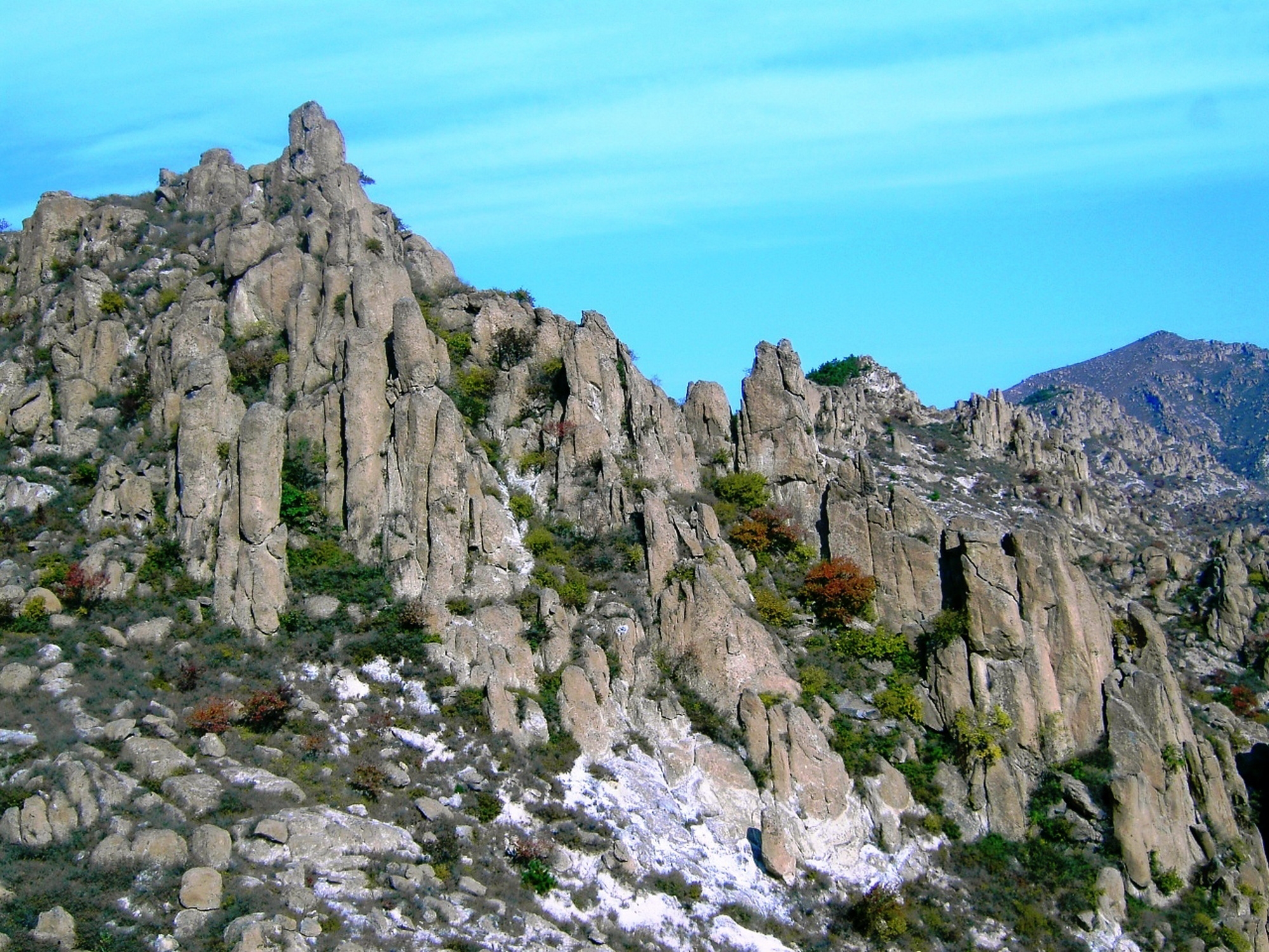 辽宁朝阳砬子山:罕为人知的最美火山石林景观