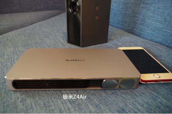 微鲸k1 vs极米z4air 两千价位智能投影比拼