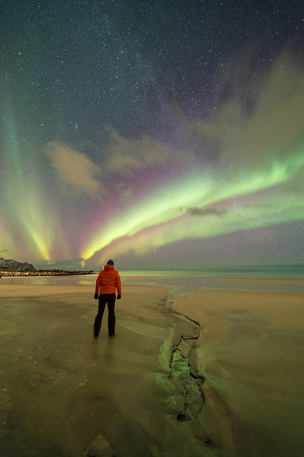 挪威罗弗敦群岛极光爆发,摄影师捕捉到绝美画面