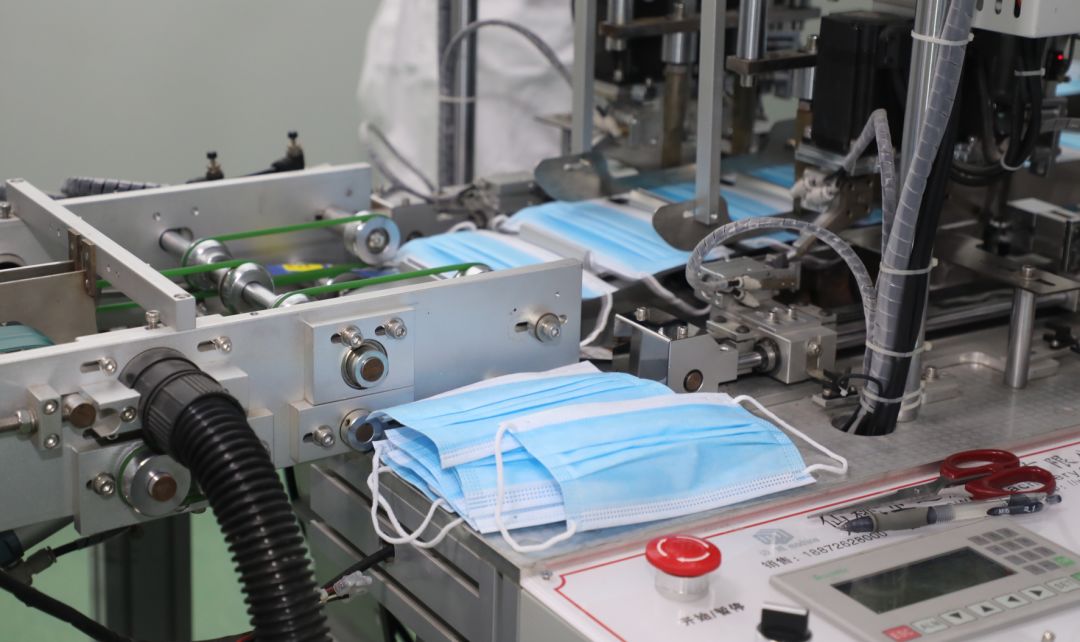 石景山区筹建口罩生产线投入试生产