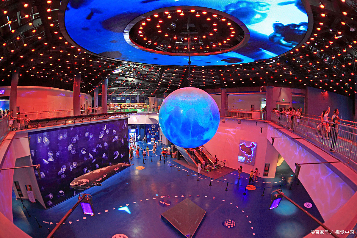 深圳红立方,作为深圳的标志性建筑之一,是一座集科技,艺术和商业于