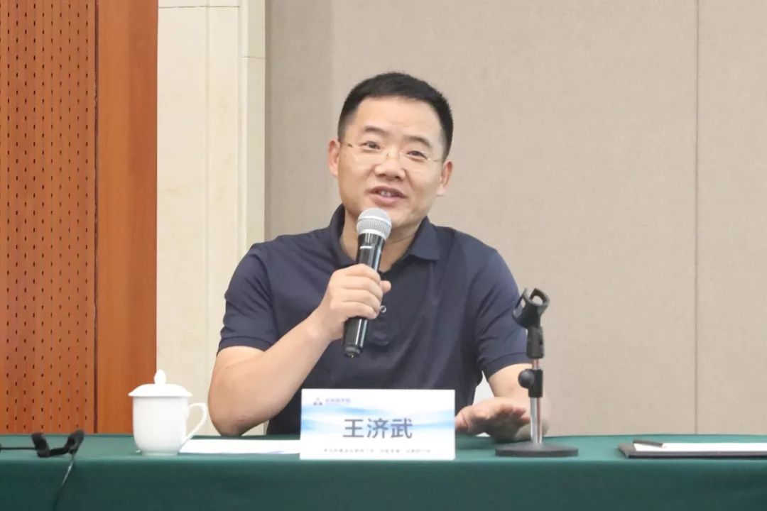 王济武董事长为青岛即墨蓝谷管理干部"创新发展"战略研讨班授课