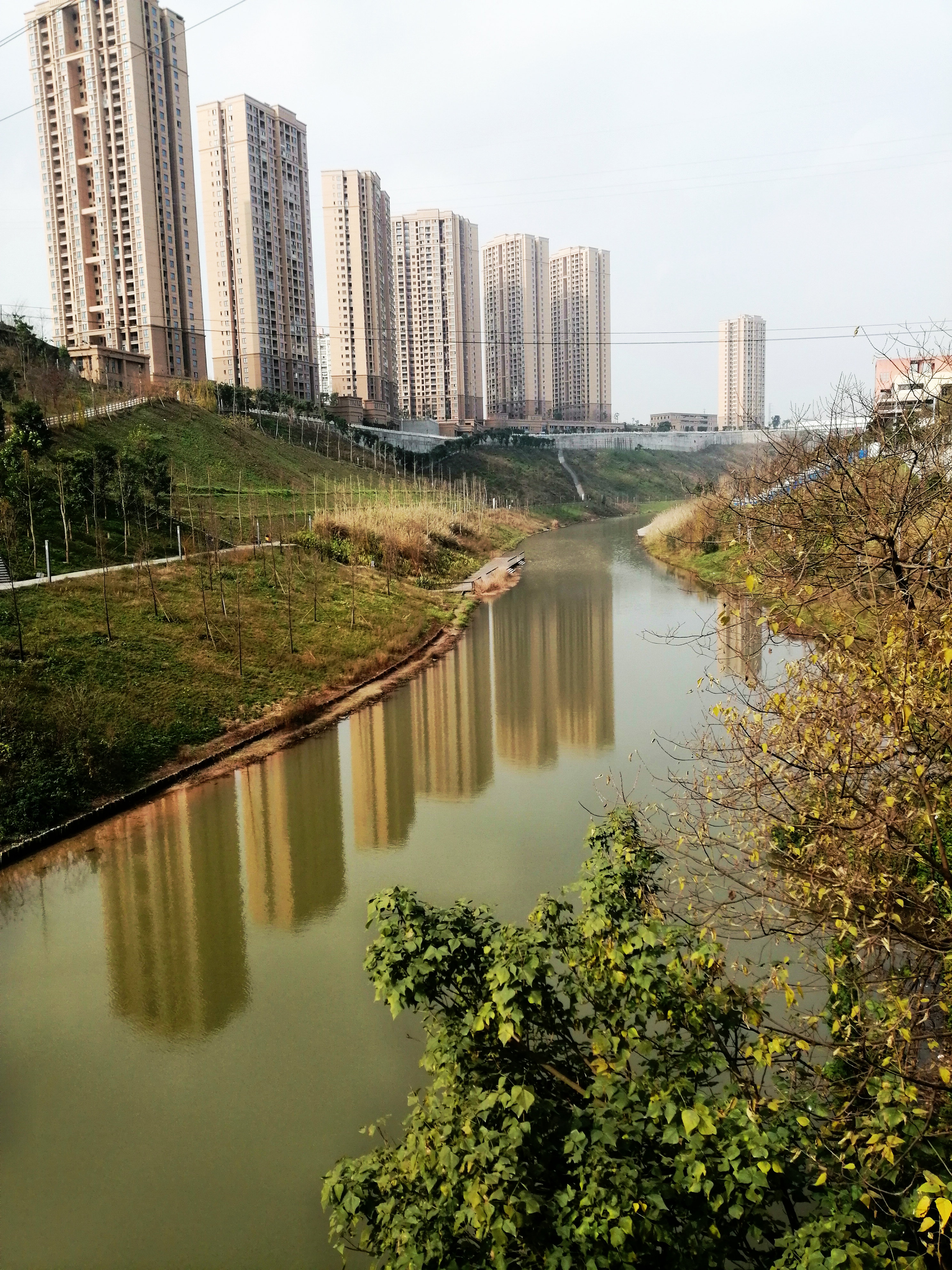 重庆著名小镇唐家沱,离市区很近,离游客很远