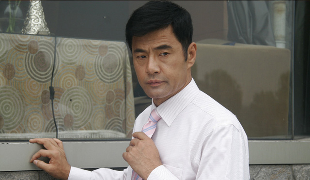 身价过亿不忘糟糠妻,于荣光为人低调生活幸福儿子正读大学