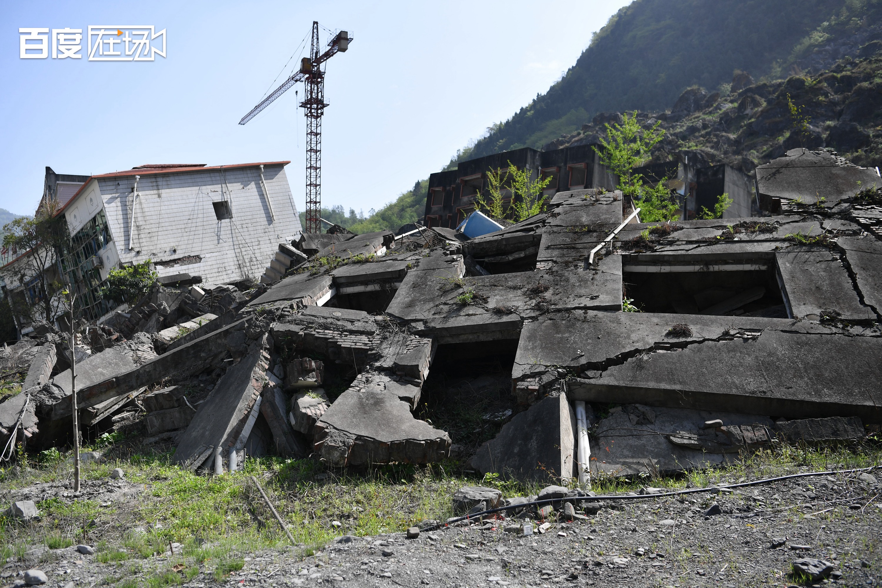 汶川地震11周年:震中洋房林立 但废墟犹在杂草丛生伤痛没有忘记