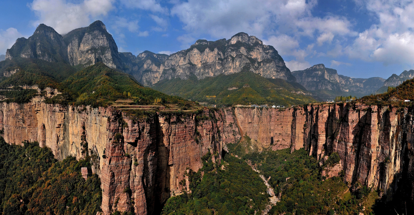 锡崖沟南大门,这不仅是王莽岭景区与天界山景区的分界线,同时也是山西