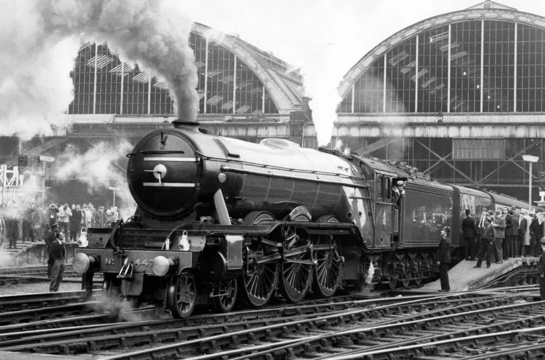 英国蒸汽时代结束50周年,老照回顾百年前铁路生活