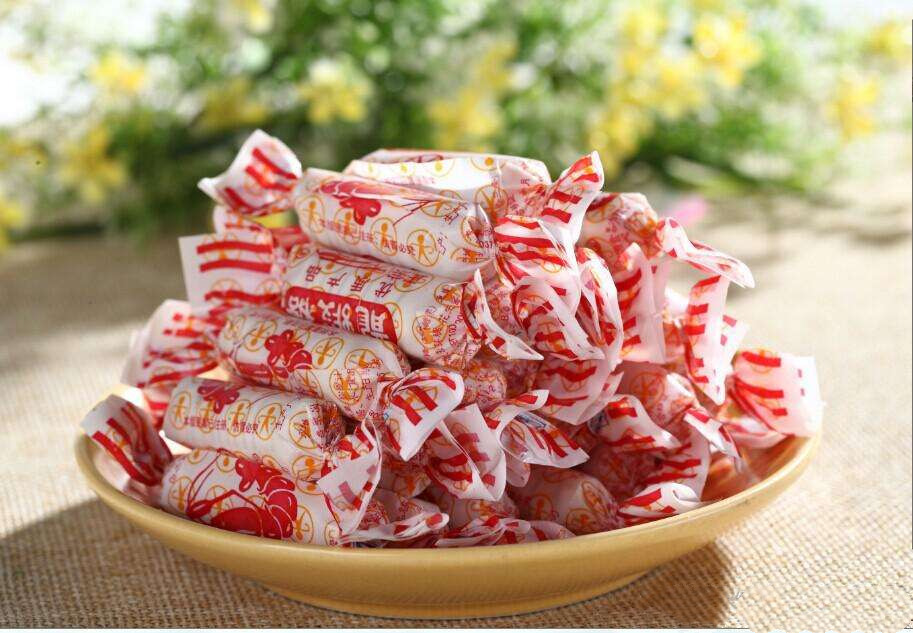 第八名:龙虾糖,小时候过年的时候菜能吃到的东西,外面一层脆脆的,里面