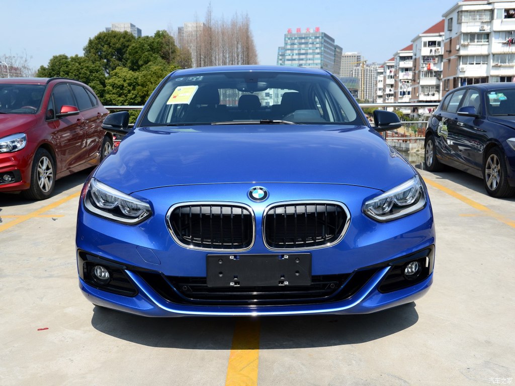 内饰方面,内饰的设计风格我们一点都不意外,整体的精