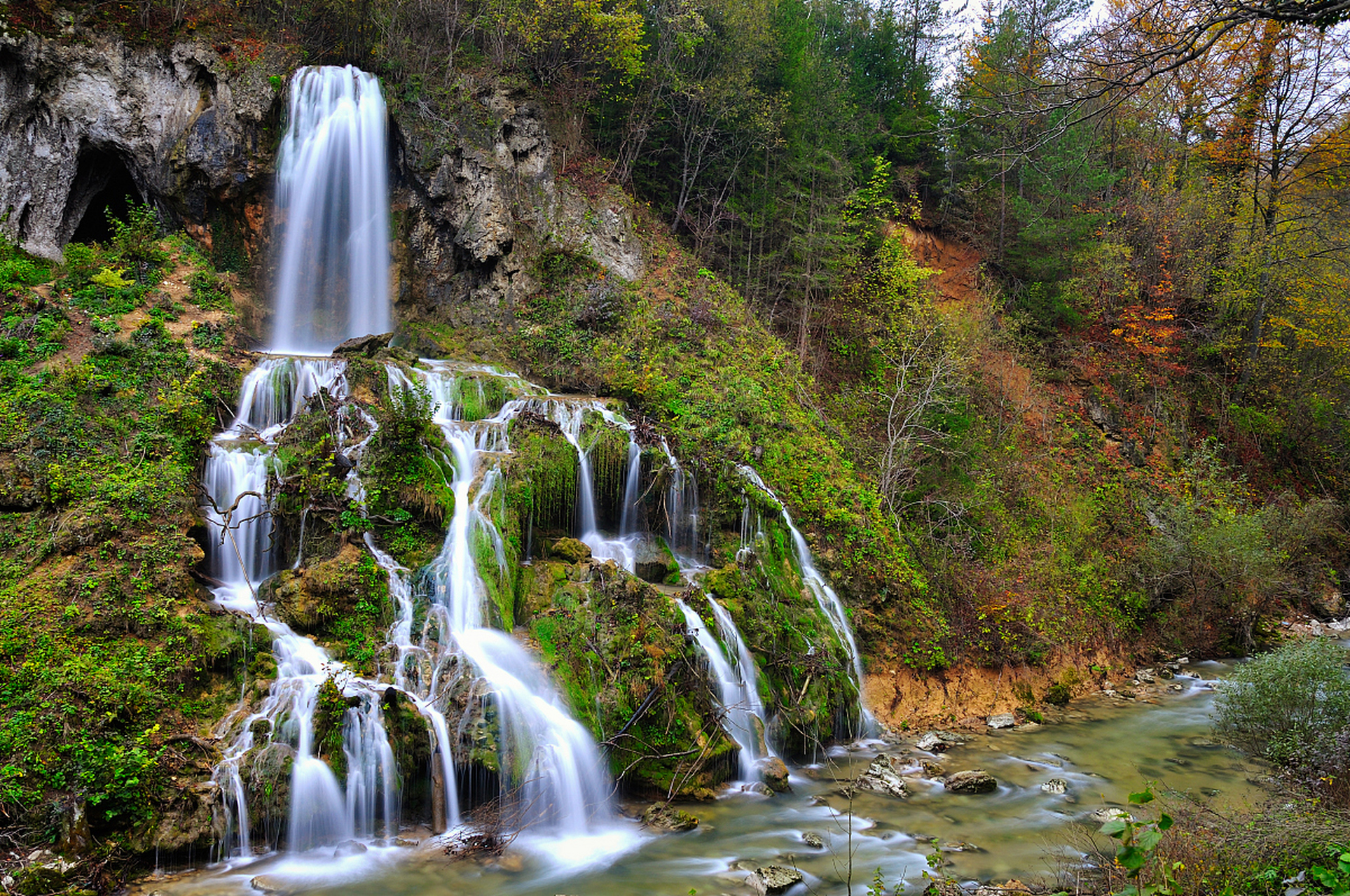 广西旅游景点推荐:#镜头里的春天# 爱布瀑布群风景区.
