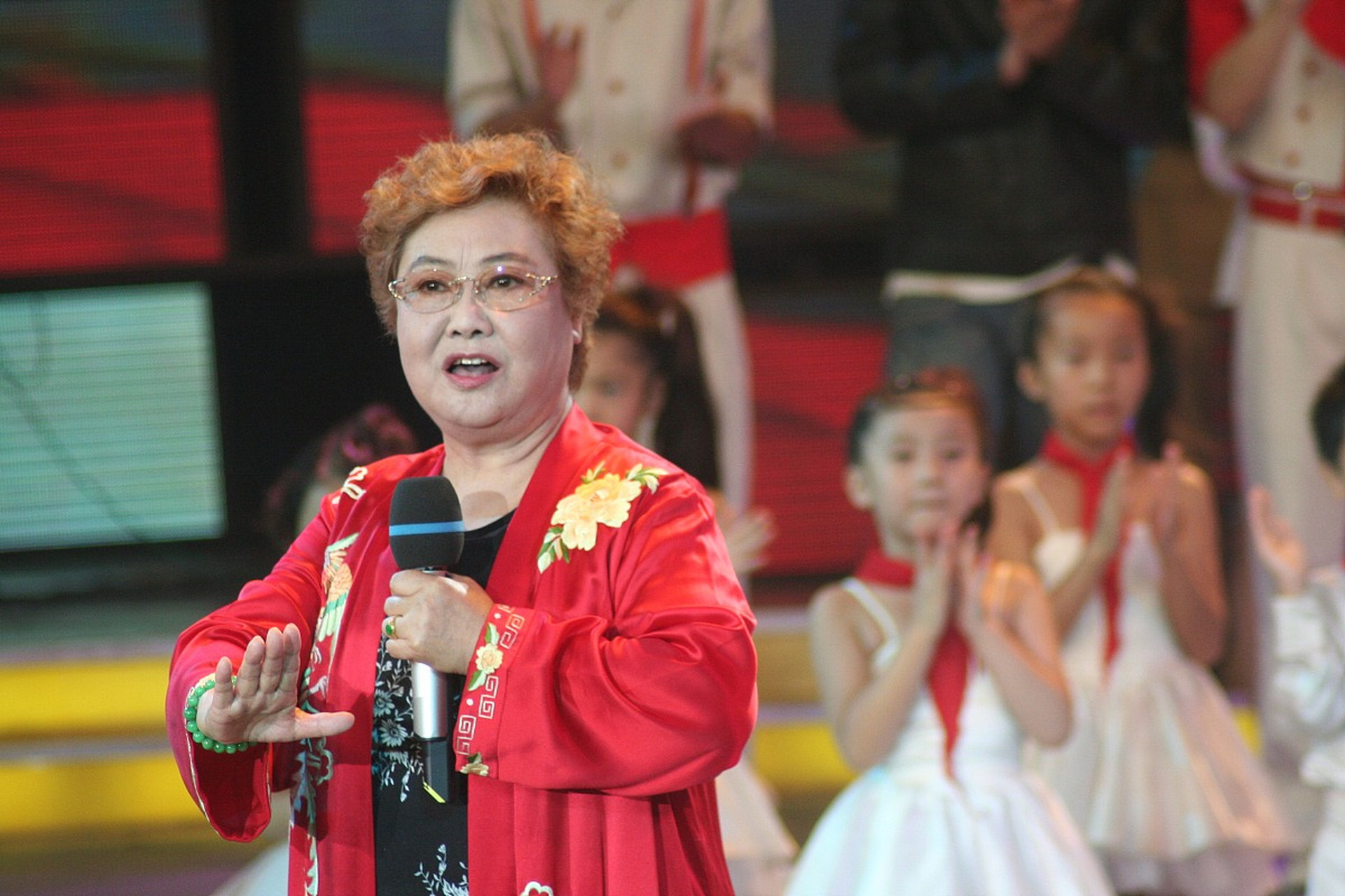 郭兰英歌曲大全100首(郭兰英歌曲大全100首白毛女)