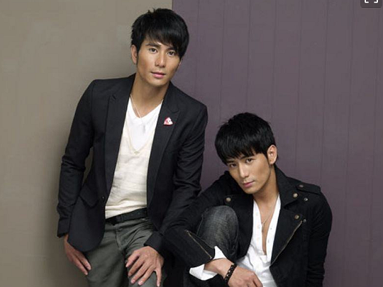 "同父同母同张脸"的几位明星,第4对至今没人相信是双胞胎!