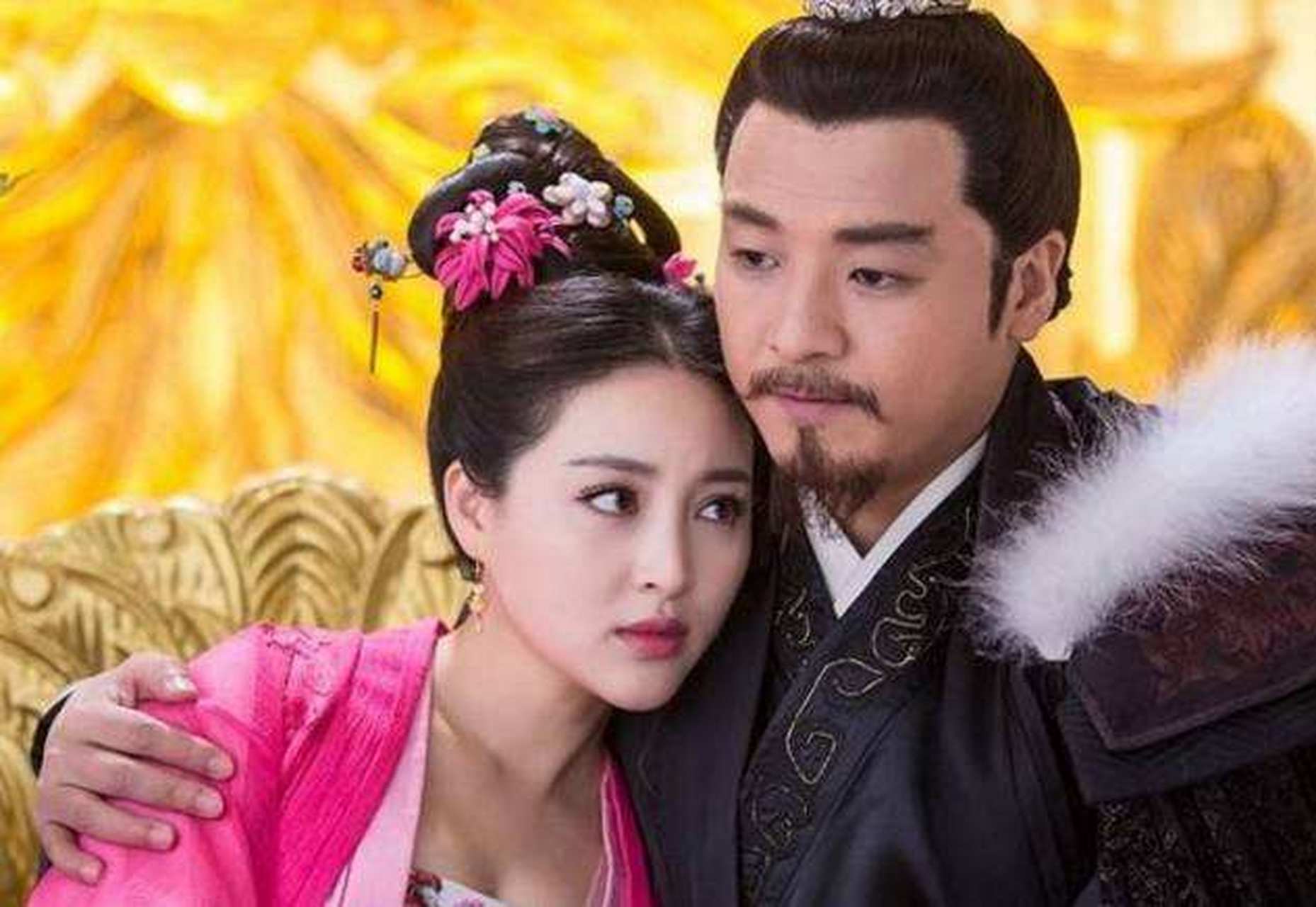 刘娥天生丽质,聪明乖巧很讨赵恒喜欢,他俩年龄相仿,刘娥又是赵恒的