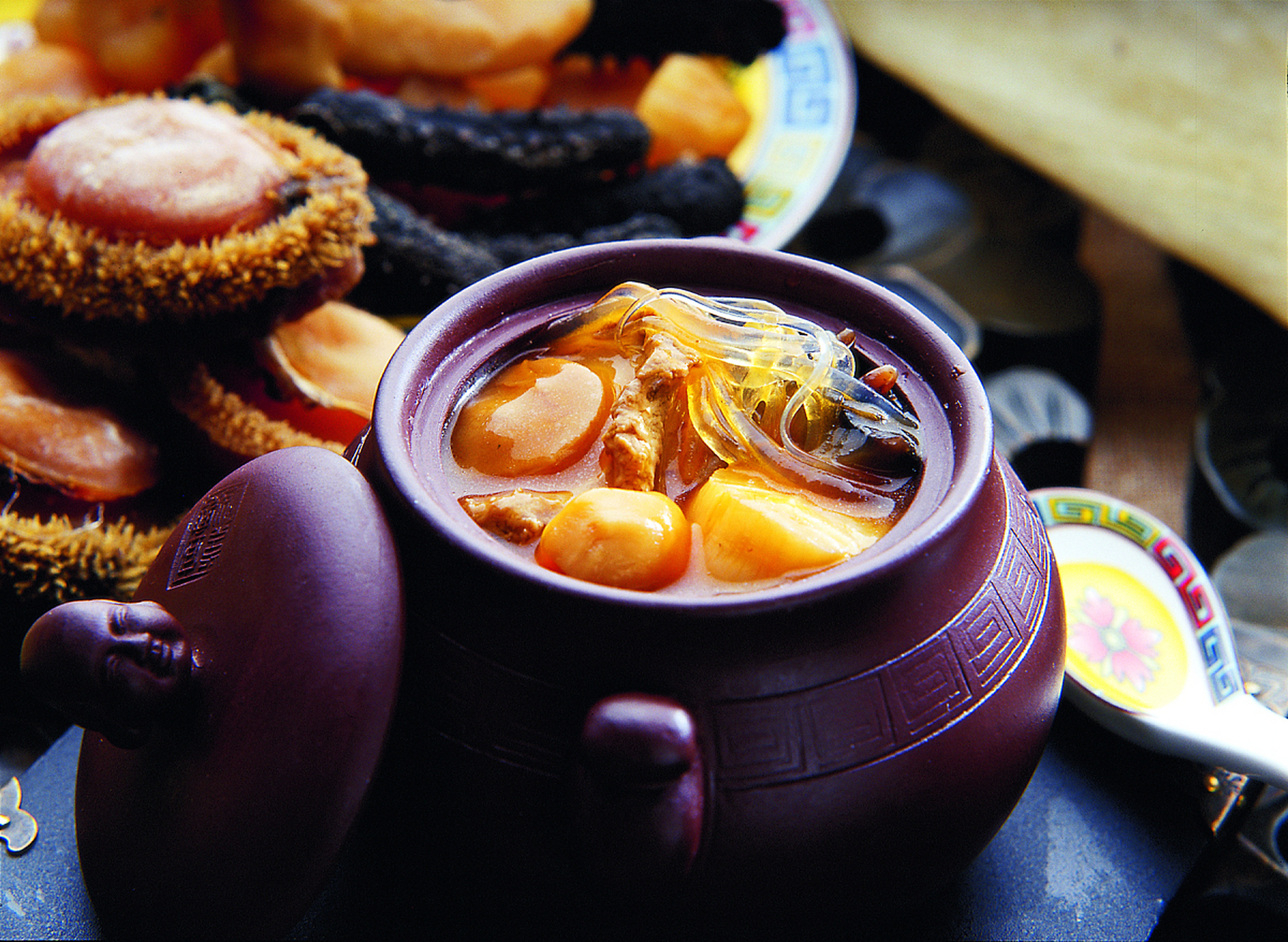 佛跳墙是福州特色菜中当之无愧的帝王!