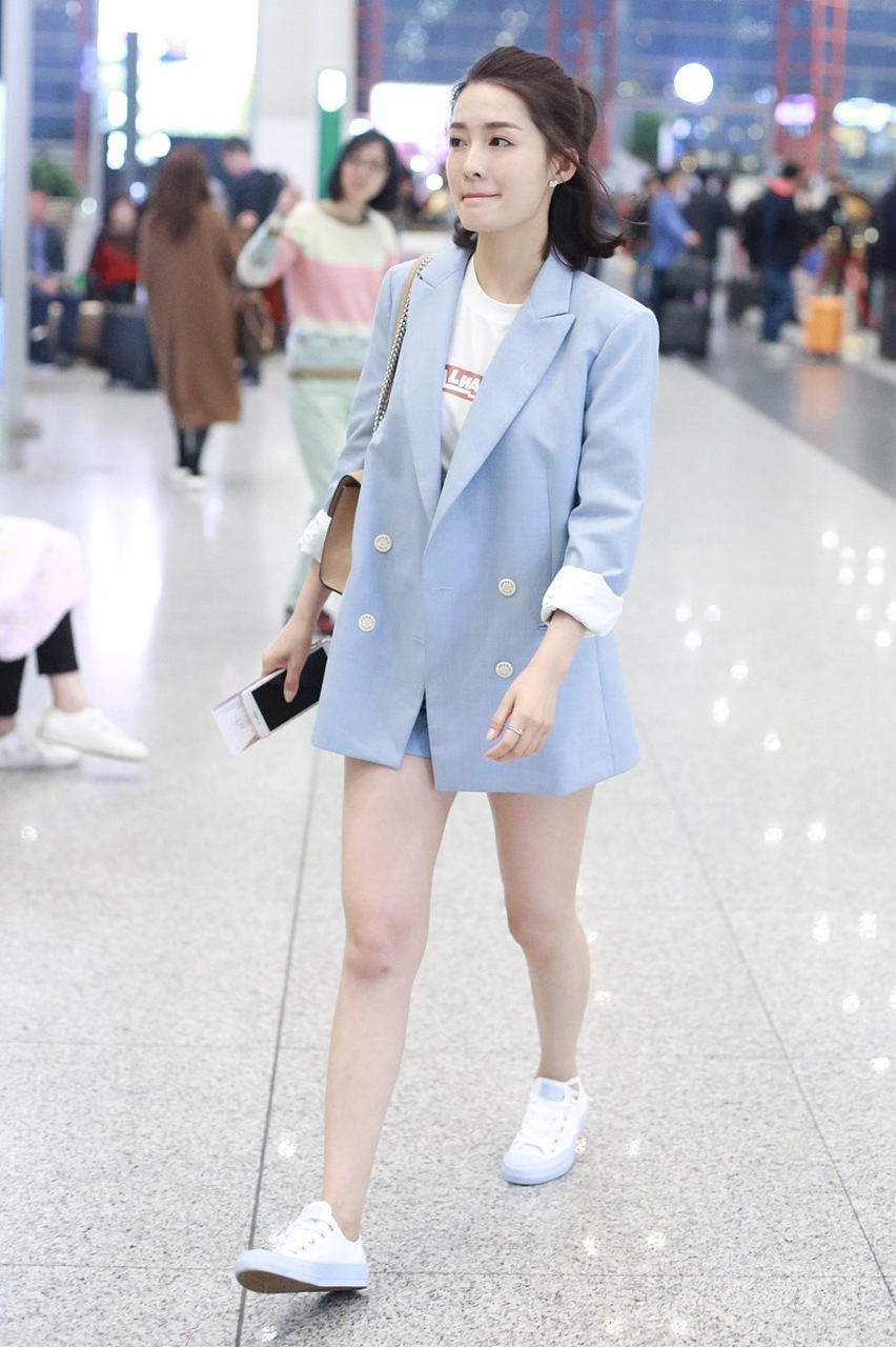 才发现李沁的腿型竟然没有脚脖子,多少人是同款腿型#娱乐最前沿