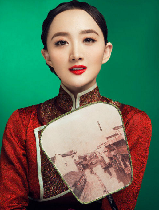 张冉怡,出生于河北省石家庄市,毕业于北京舞蹈学院芭蕾舞系,中国内地