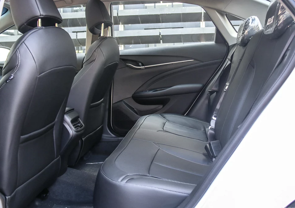 时尚个性,通用别克英朗18t 自动互联精英型,受到年轻人的追捧