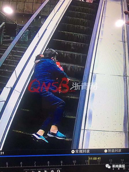 奶奶抱孙女上电梯,监控拍下可怕一幕!提醒家长一定注意