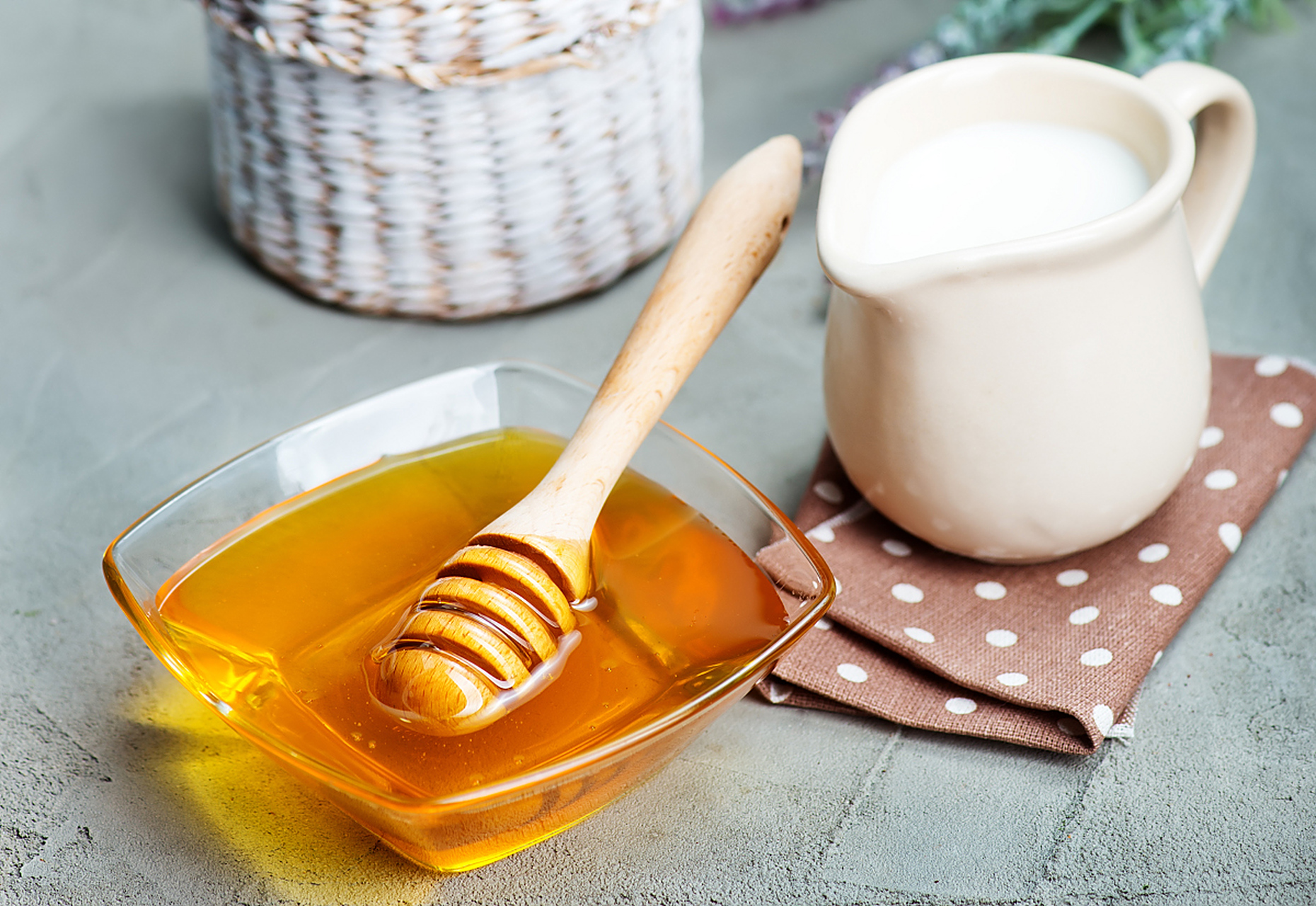 蜂蜜加什么美白淡斑(蜂蜜加什么美白淡斑去痘印)