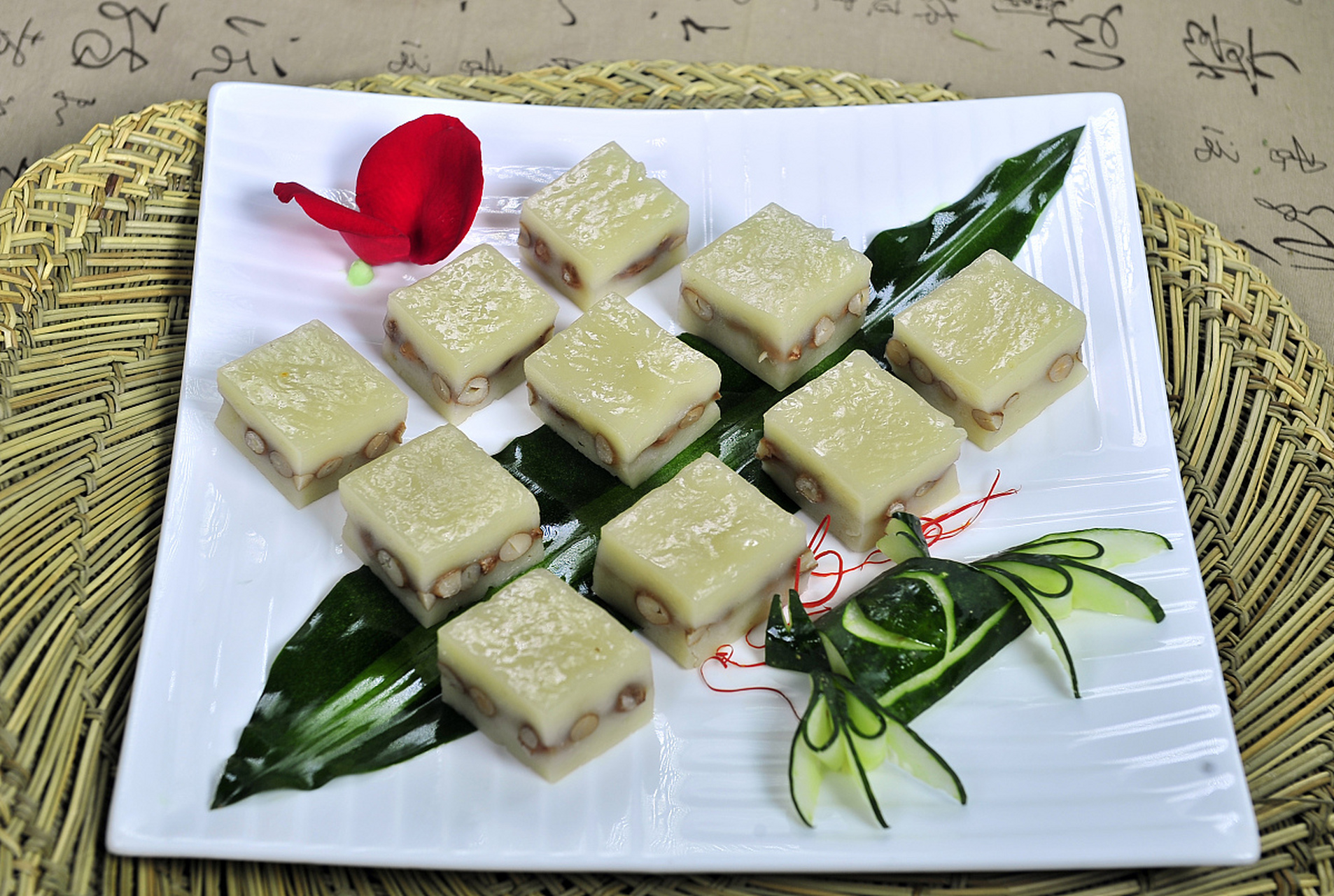 石家庄美食西河肉糕的创始人是晚清时期西河村的李洛提,李洛提出生于