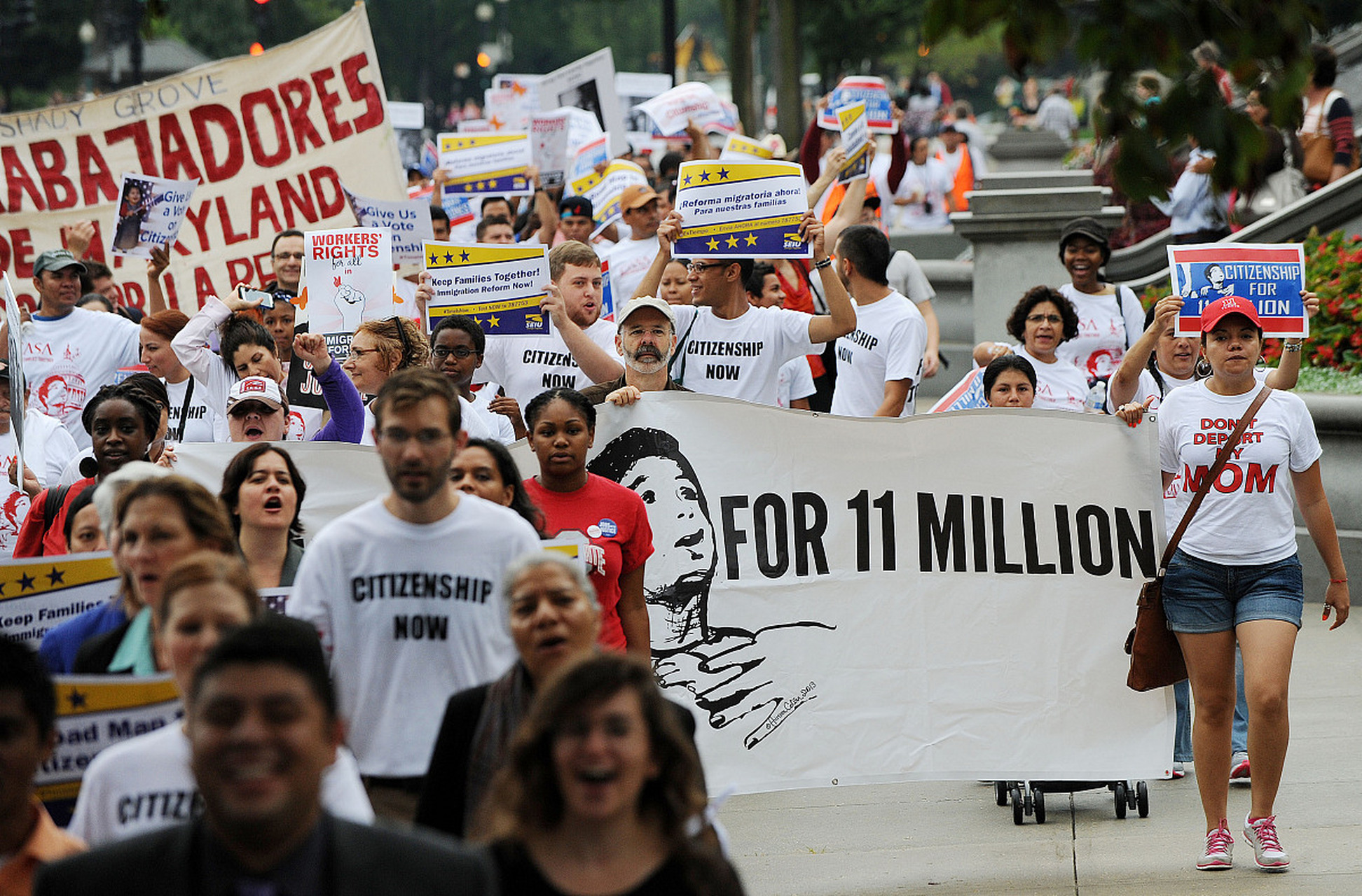 法国媒体用"好莱坞的末日"形容这场演员和编剧的双重罢工.