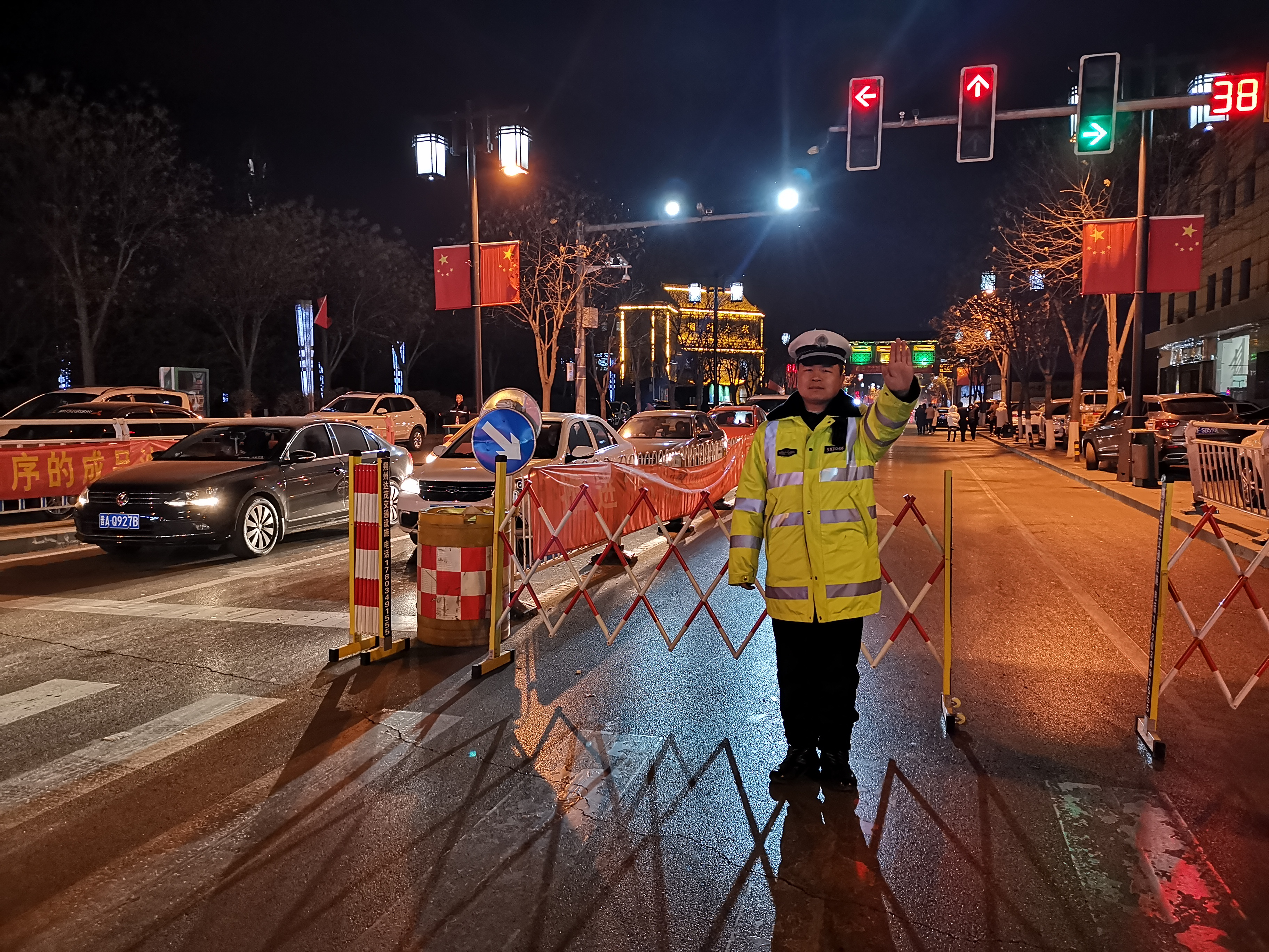朔州交警二大队圣诞节期间道路交通安全有序畅通