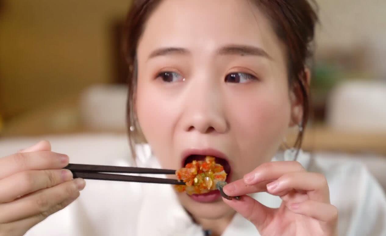 大胃王密子君吃全虾宴,虾的9种吃法,一顿吃掉1250