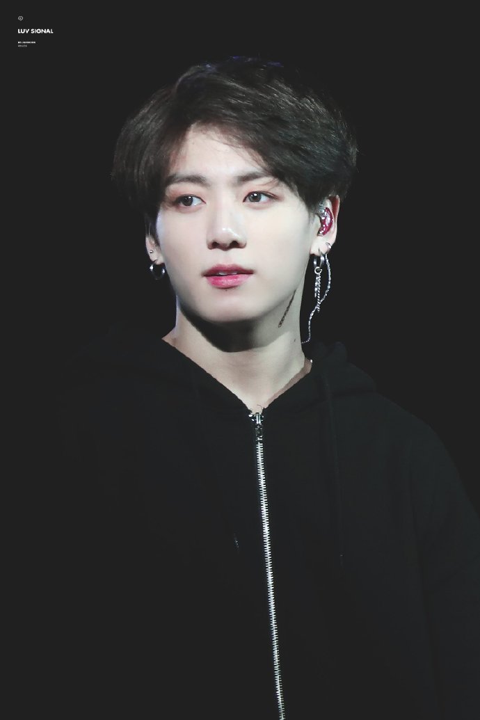 夏日里的少年 /自修 拿图嘟嘟噢 截掉logo 转载请艾特 >>关注#田柾国