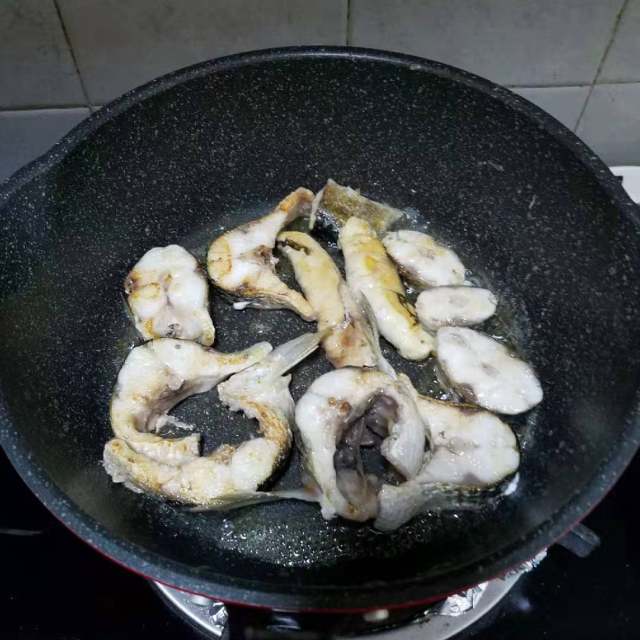 洋葱烧乌头鱼,又香又入味,下饭一级棒