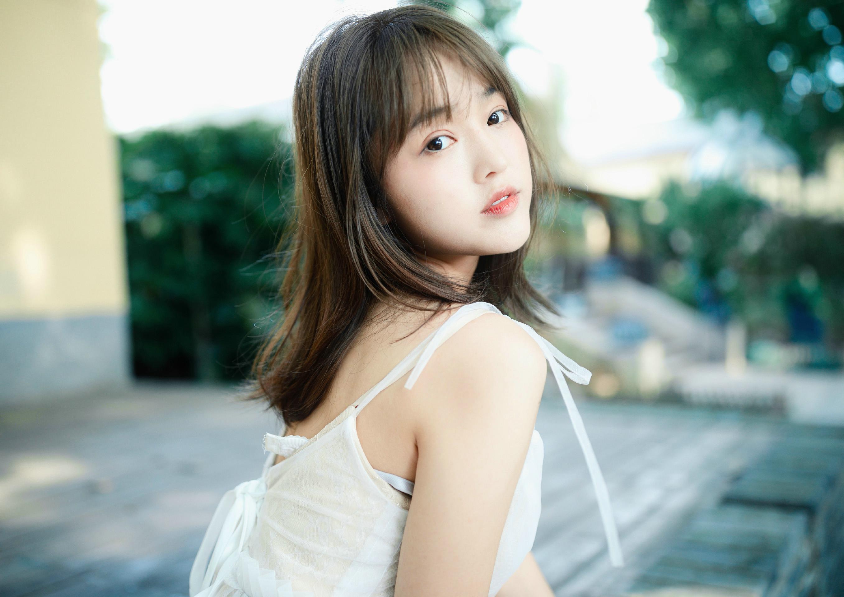 艺术摄影:甜美爱笑的女孩 幸运女神怎会不眷顾你!