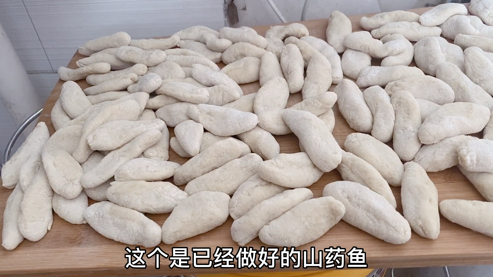 山东姑娘远嫁内蒙,嫂子和婆婆做的内蒙美食,三个土豆加点莜面!