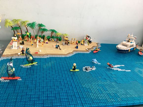 派头最大的乐高积木!这么大面积的沙滩和大海,就差你的老渔屋了