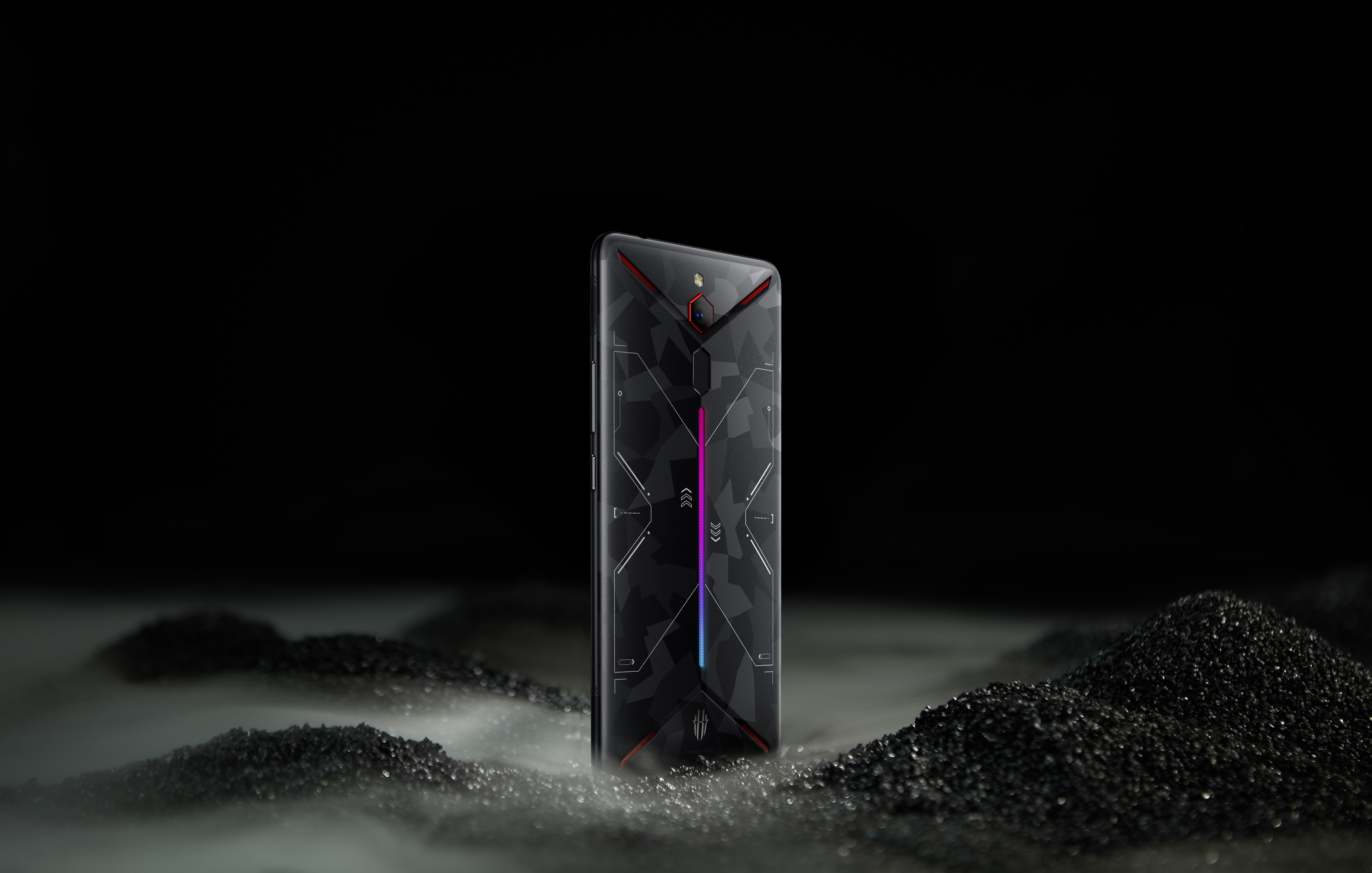 正面刚黑鲨?努比亚红魔mars发布