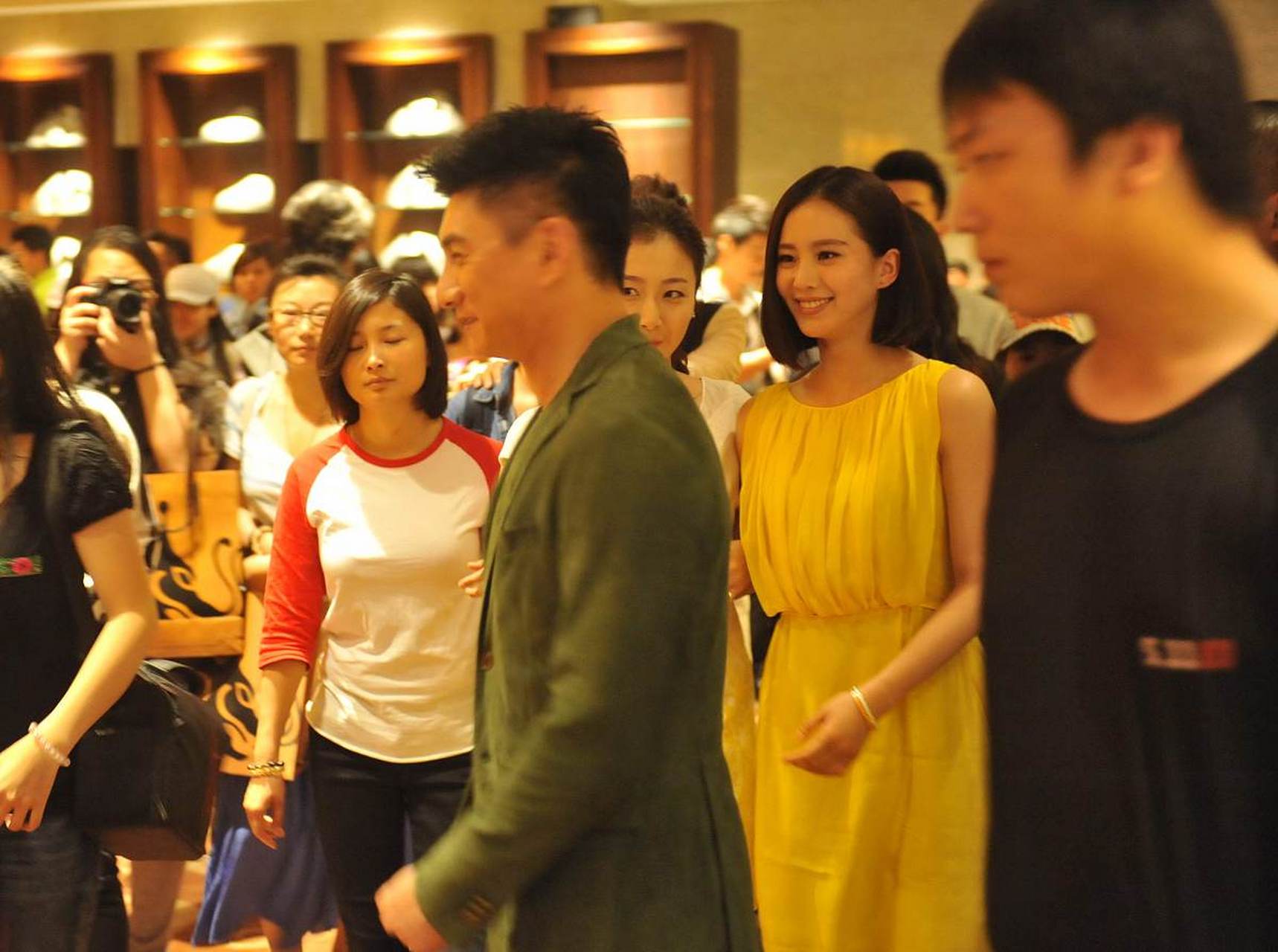 刘诗诗喜获双胞胎,宣布暂别演艺圈  近日,据媒体报道,刘诗诗喜获一对