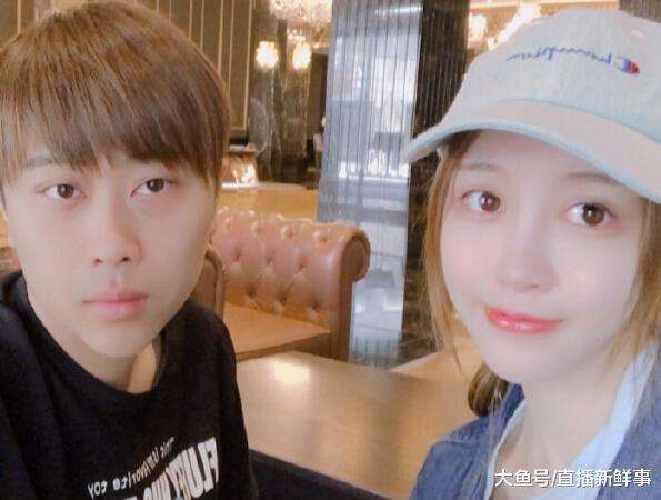 卢本伟女友发文感叹,卢本伟不急着要孩子,是个好男人!