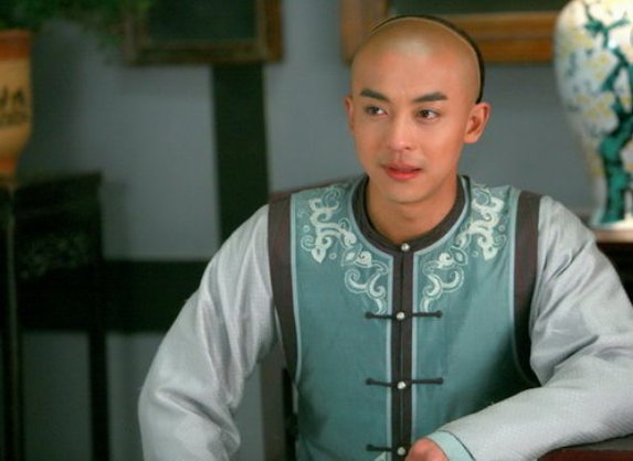 你永远不知道张伟拍了多少戏,更不知道李佳航现实里多"不要脸"