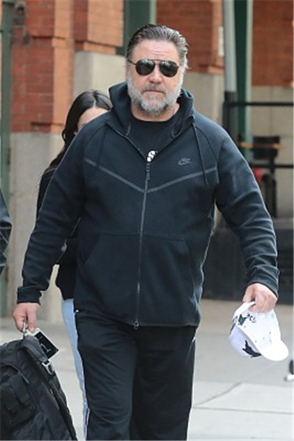 紐約,54歲奧斯卡影帝羅素·克勞( russell crowe )現身街頭.