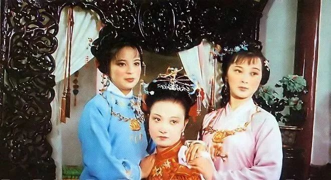 87版《紅樓夢》重聚,探春迎春同框比美,57歲寶玉蒼老認不出